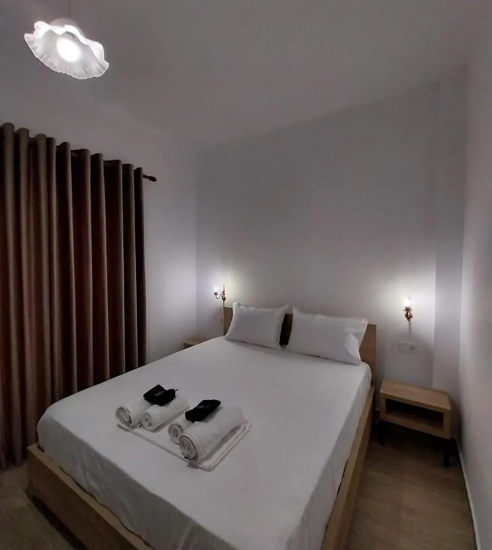 ***  Lions Lair Hotel Himare Albânia