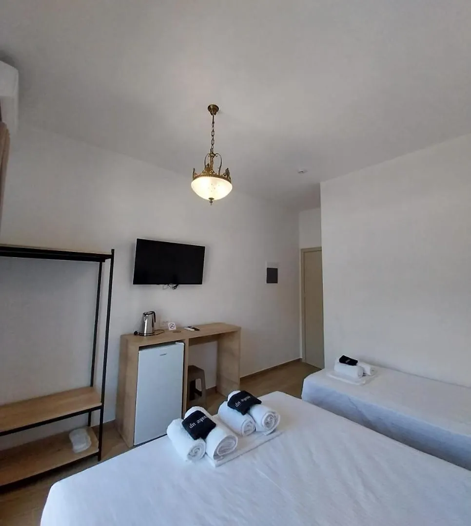 Lions Lair Hotel Himare