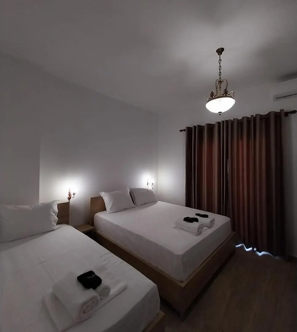 ***  Lions Lair Hotel Himare Albânia