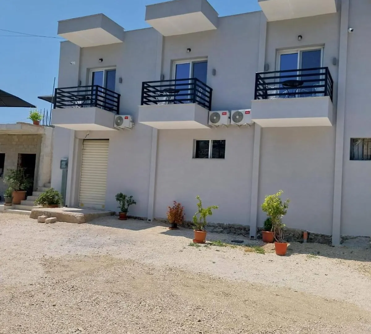 ***  Lions Lair Hotel Himare Albânia