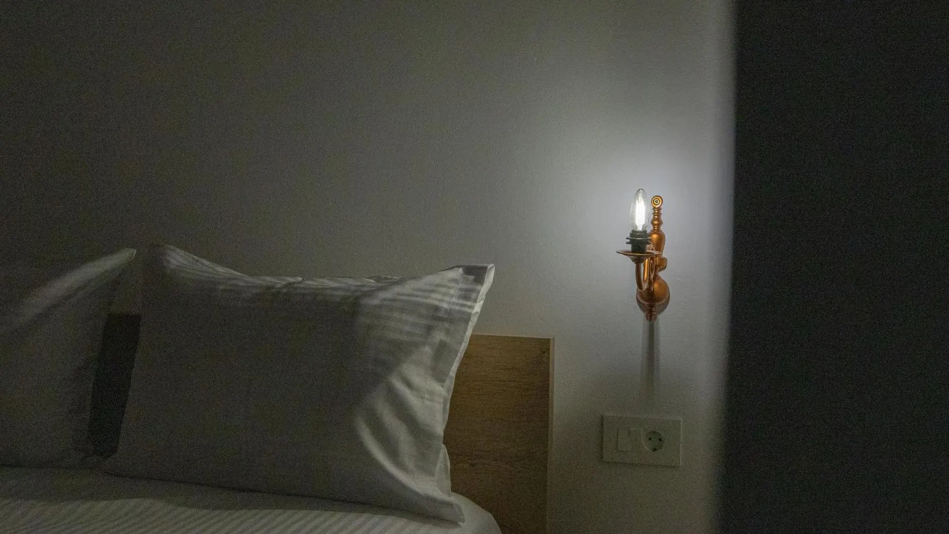Lions Lair Hotel Himare