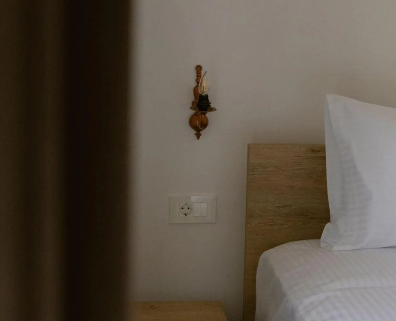 Lions Lair Hotel Himare