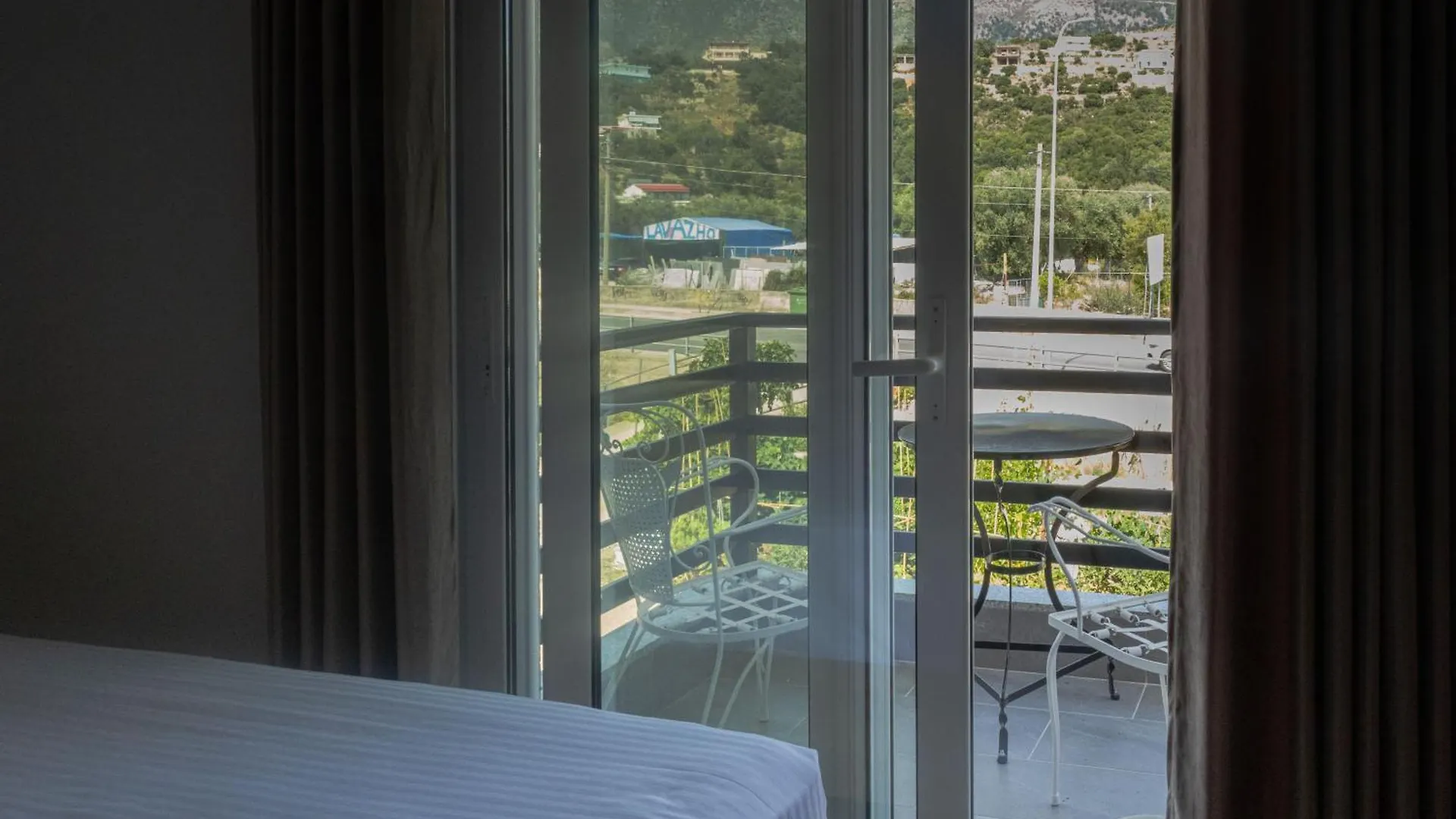 Lions Lair Hotel Himare