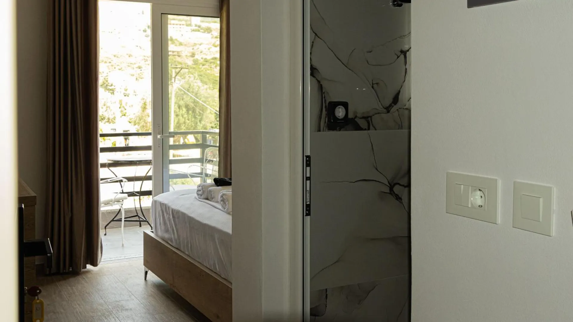 ***  Lions Lair Hotel Himare Albânia