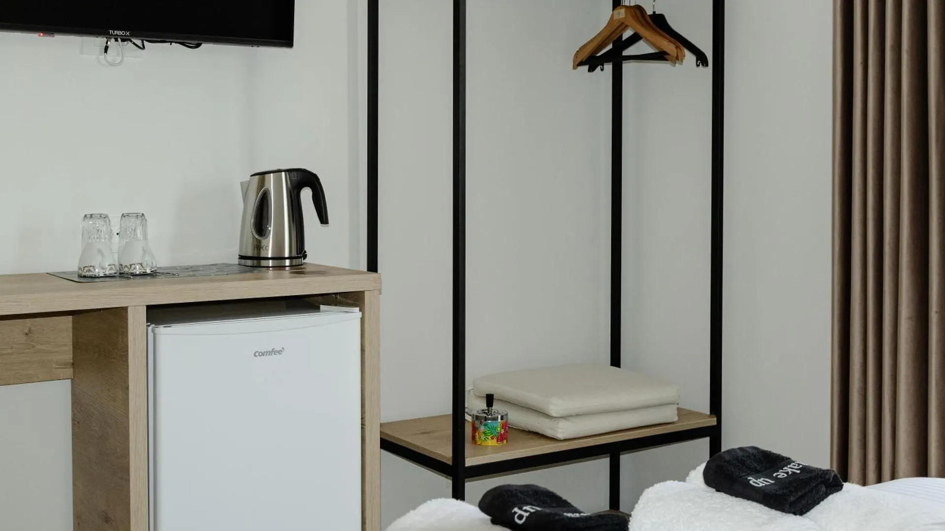 Lions Lair Hotel Himare