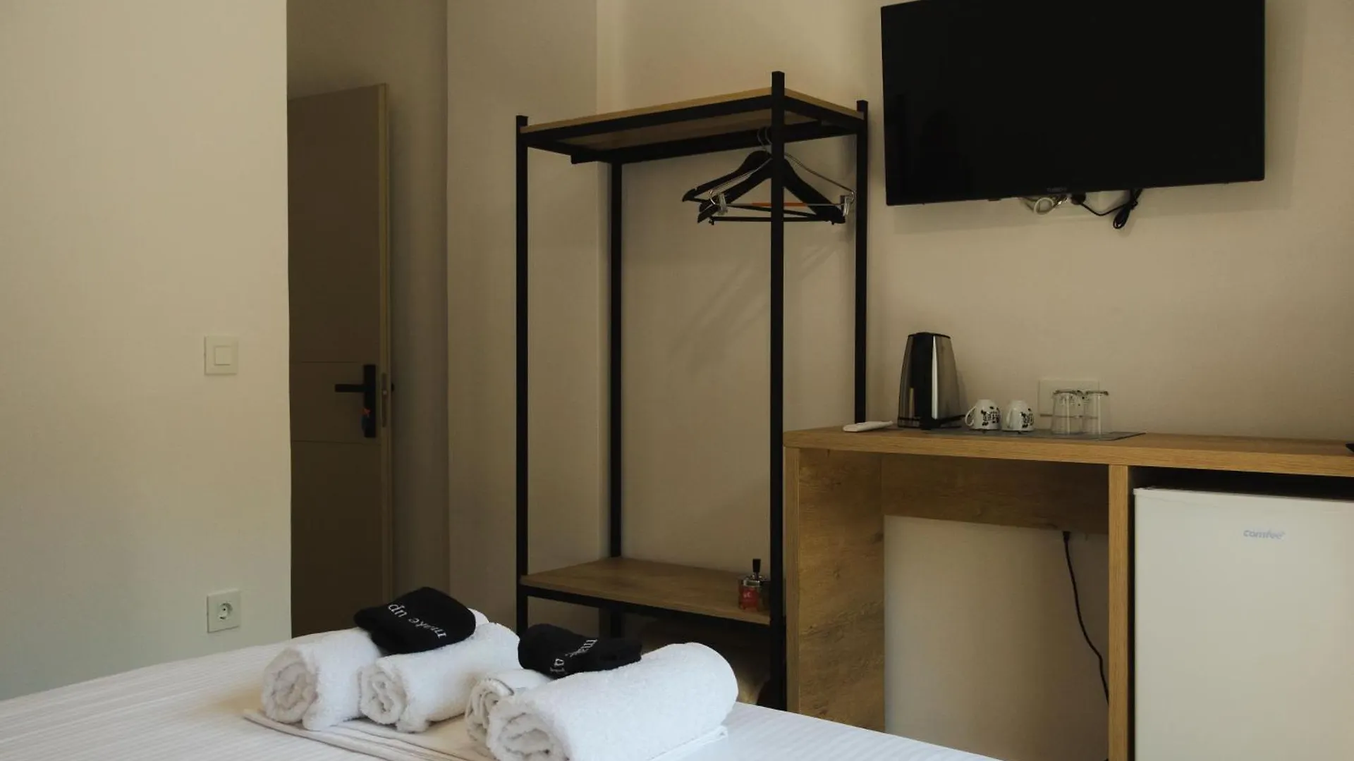 Lions Lair Hotel Himare Albânia
